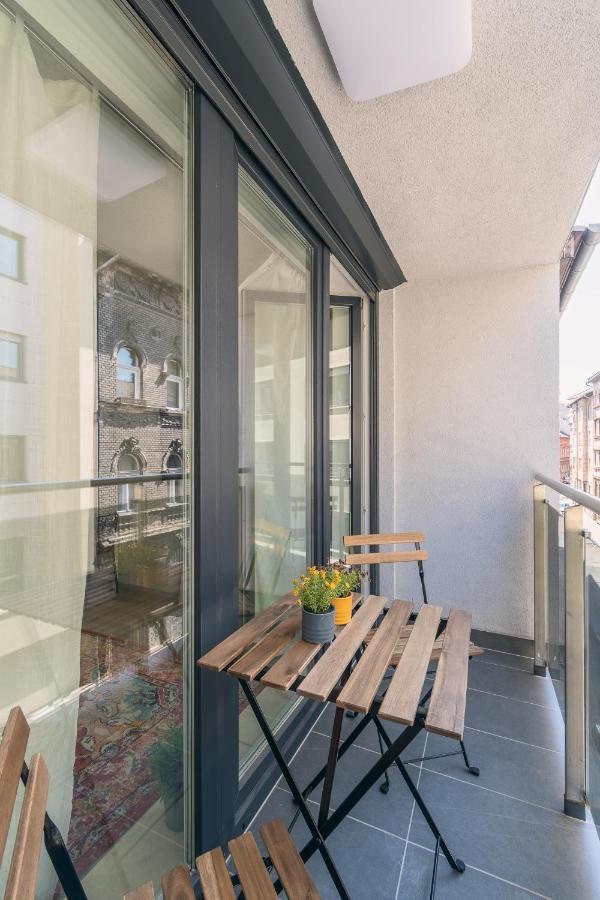 Corvin With Balcony And Ac Apartment