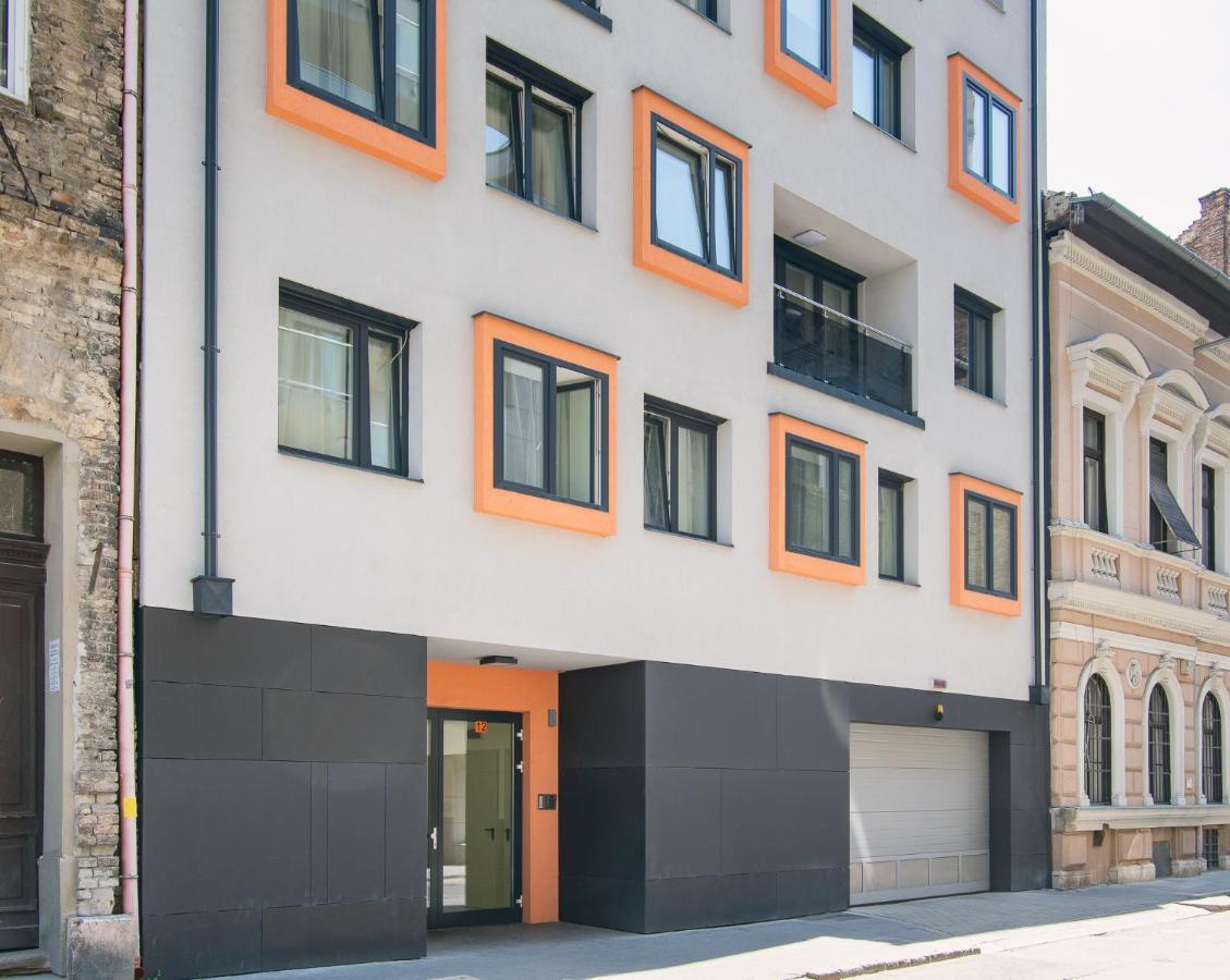 Apartment Corvin With Balcony And Ac Budapest