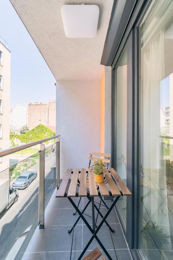 Corvin With Balcony And Ac Apartament Budapesta