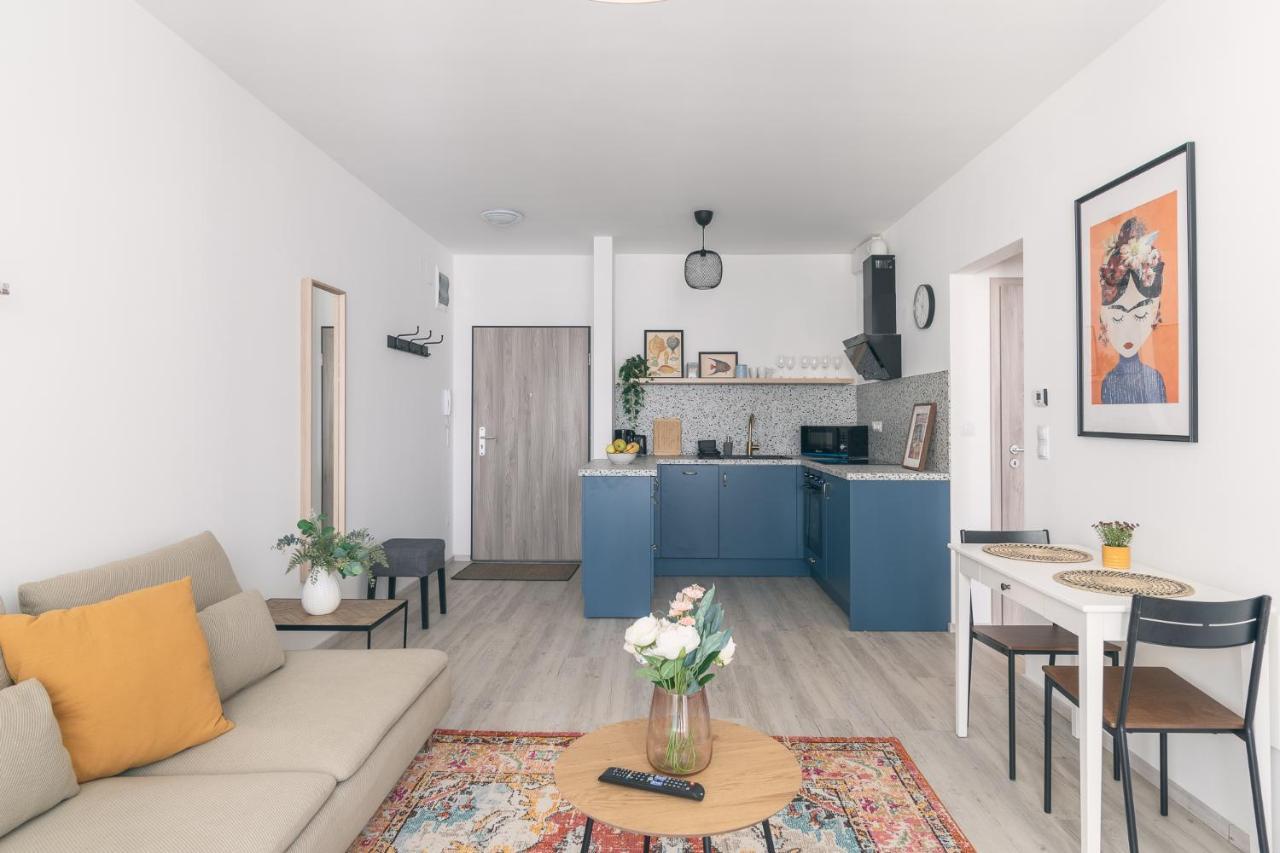 Corvin With Balcony And Ac Apartament