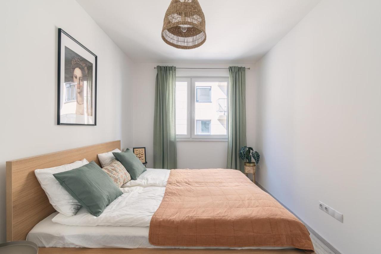 Corvin With Balcony And Ac Apartament Budapesta